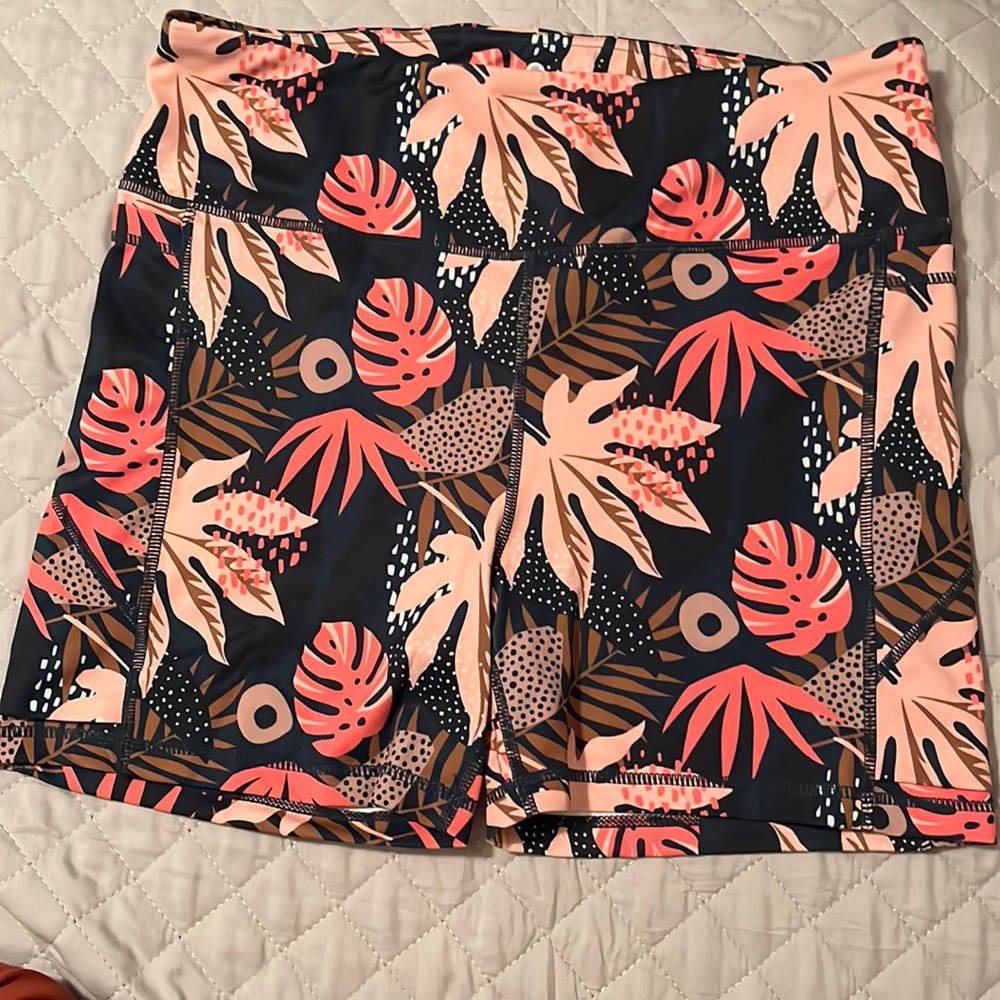 5” inseam Senita shorts in excellent condition